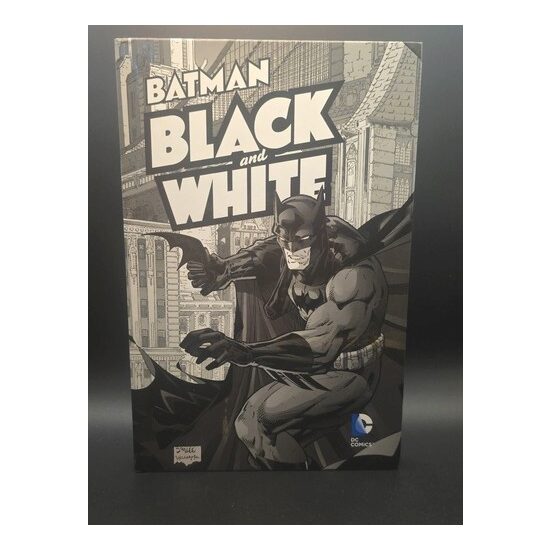 Batman: Black and White Graphic Novel + Batman: Gotham Knight Blu-ray/DVD